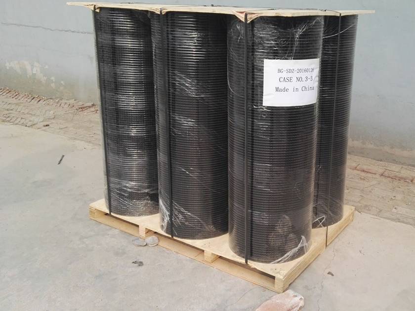 6 rolls vinyl coated welded wire mesh packed with plastic film and wooden plate on wooden case