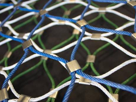 There are three colors of ferrules wire rope mesh: blue, white and green.