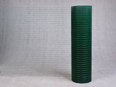 Green PVC coated welded wire mesh with 1 inch by inch aperture