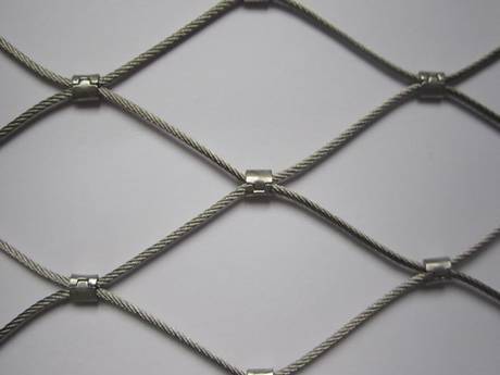 There is a stainless steel rope mesh fencing.